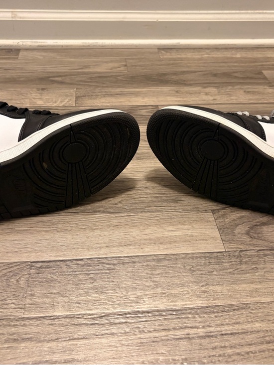 Nike Air Jordan 1 High Metallic Silver and Black - Picture 4 of 7